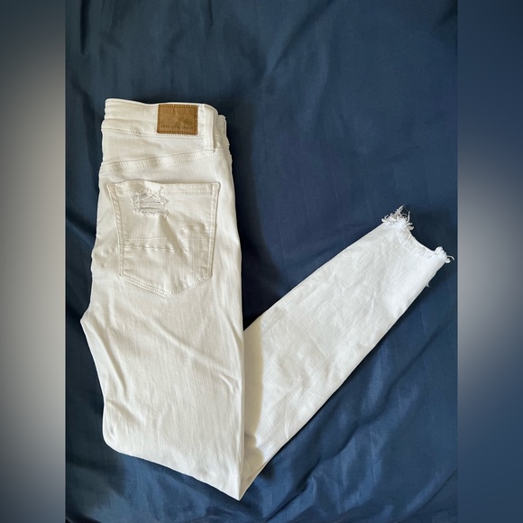 Hi-Rise Ripped Jeggings - Picture 4 of 10